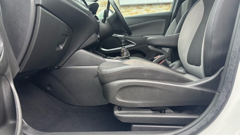 Vauxhall Crossland X 1.2T ecoTec [110] Tech Line Nav 5dr [6 Spd] [S/S] Petrol Hatchback